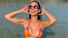 'Nữ thần' của DAZN gây sốt với loạt ảnh bikini trước thềm World Cup 2026